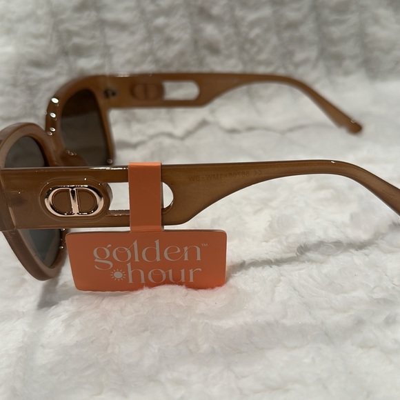NWT Golden Hour 100% UV Protection Tan Sun Glasses with Goldtone embellished. - Picture 2 of 6
